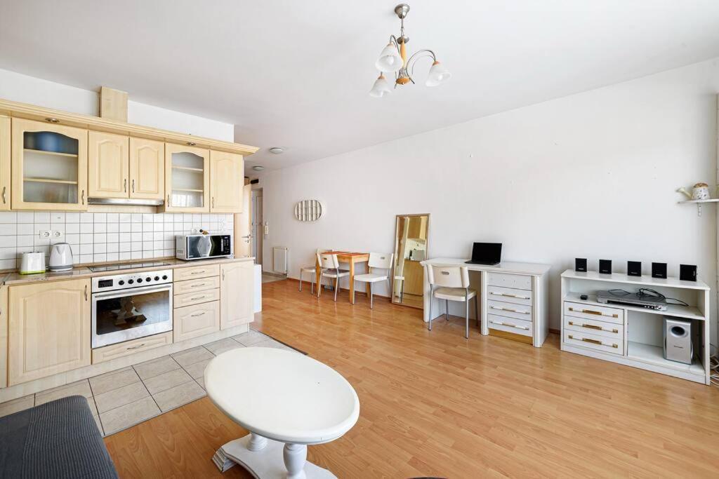 Lovely Apartment In City Centre For 4 Guests Budapest Exterior photo